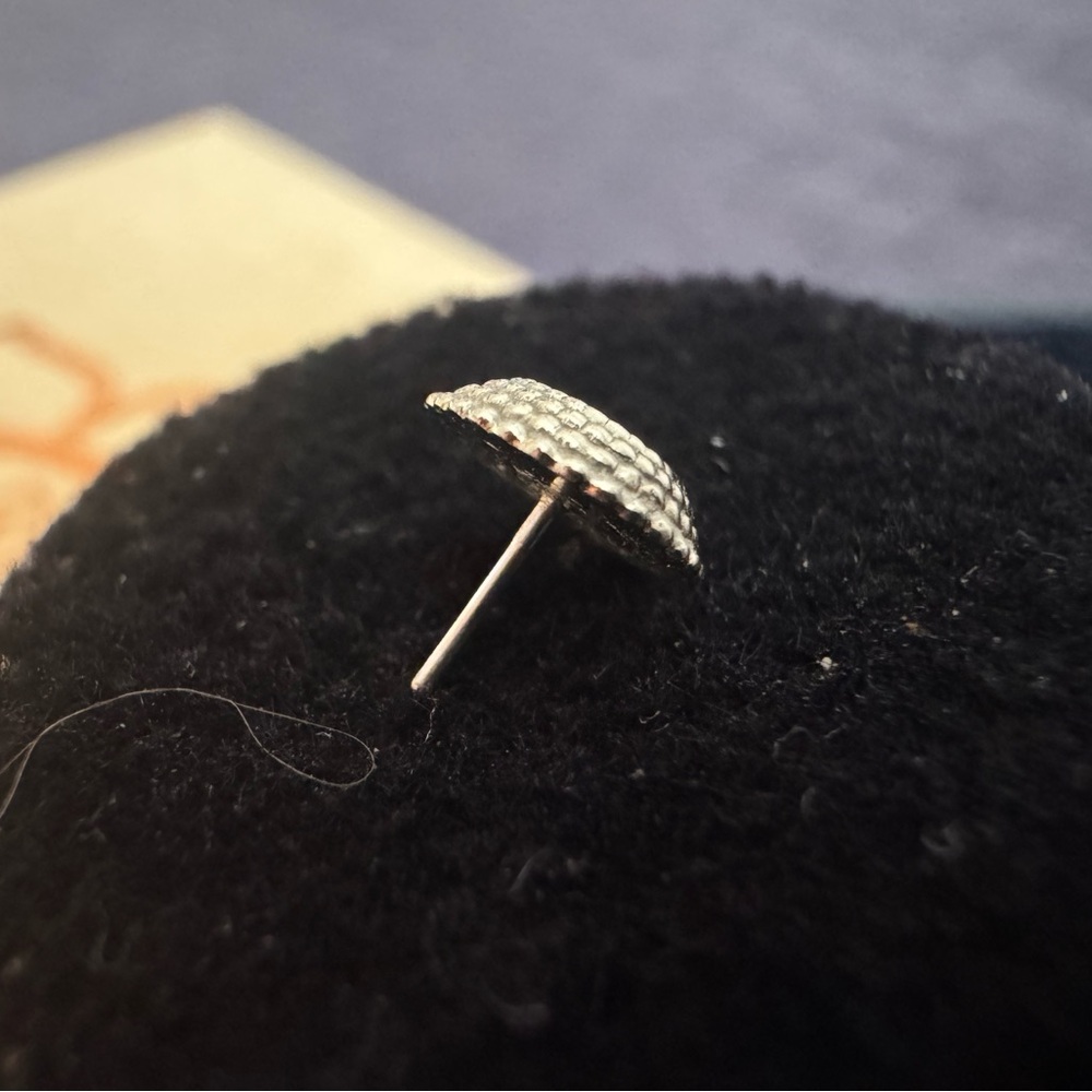 Anatometal Hera hammered texture threadless end. - Picture 3 of 3